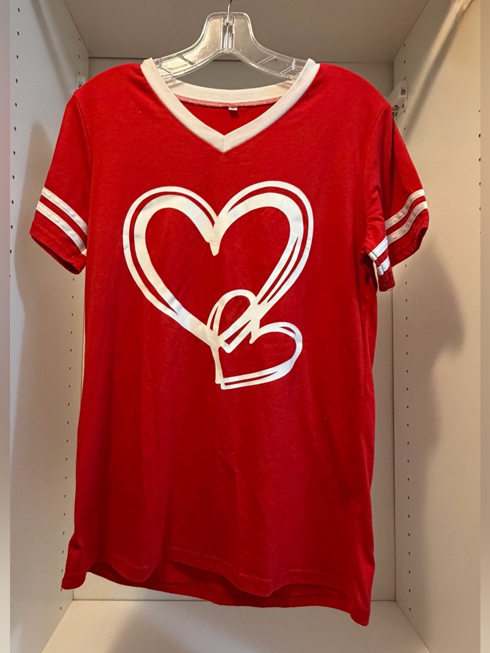 Red & white heart graphic tee with v-neck, size S
